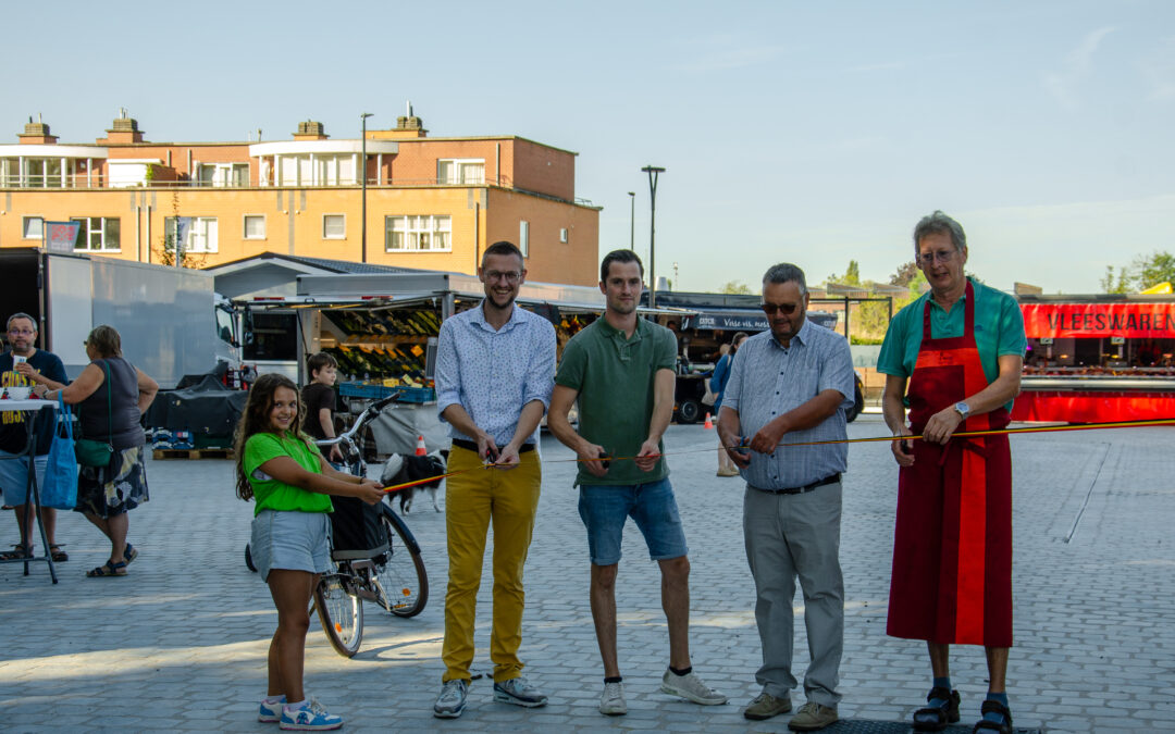 Terugkeer Hemiksemse markt naar Gemeenteplaats wordt druk bijgewoond